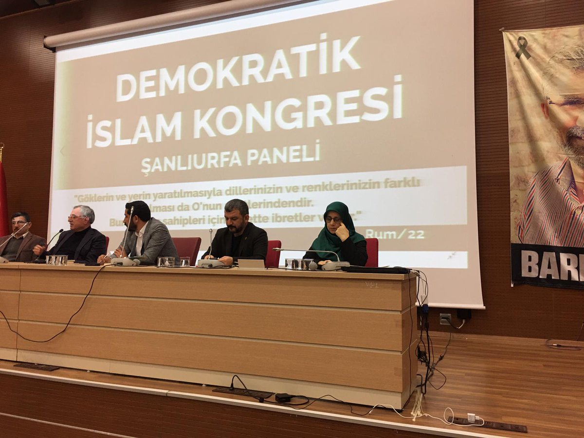 demokratik islam kongresi'nin şanlıurfada "dini yaşamada dilin önemi" paneline katıldık. 

dillerin ve renklerin farklı olması allah'ın ayetlerindendir.

<a href="/demokratikislam/">Demokratik İslam</a>