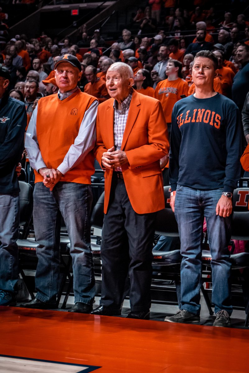 IlliniMBB's tweet photo. LOOOOOOOUUUUUU in the 🏠

#Illini x #FlyinIllini 🔶🔷 https://t.co/6EwAyLxrkc