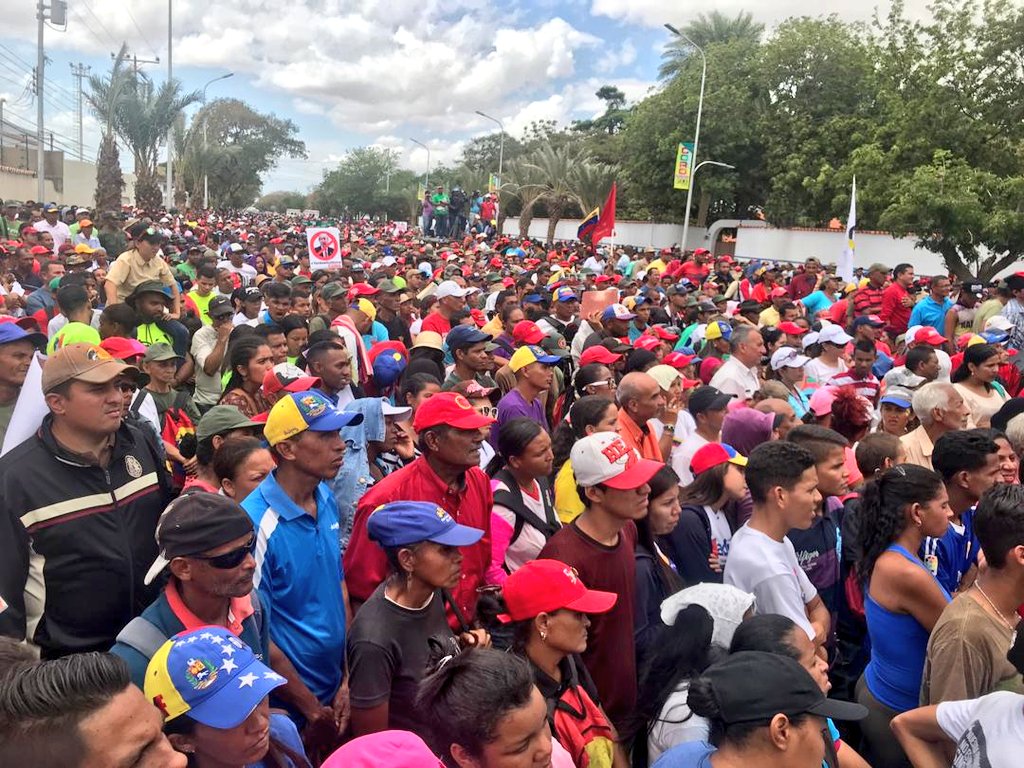 #23Feb Gran marea roja rojita en defensa de la Revolución Bolivariana desde el estado Falcón. #VenezuelaEnDefensaDeLaPaz #ParaLaGuerraNada