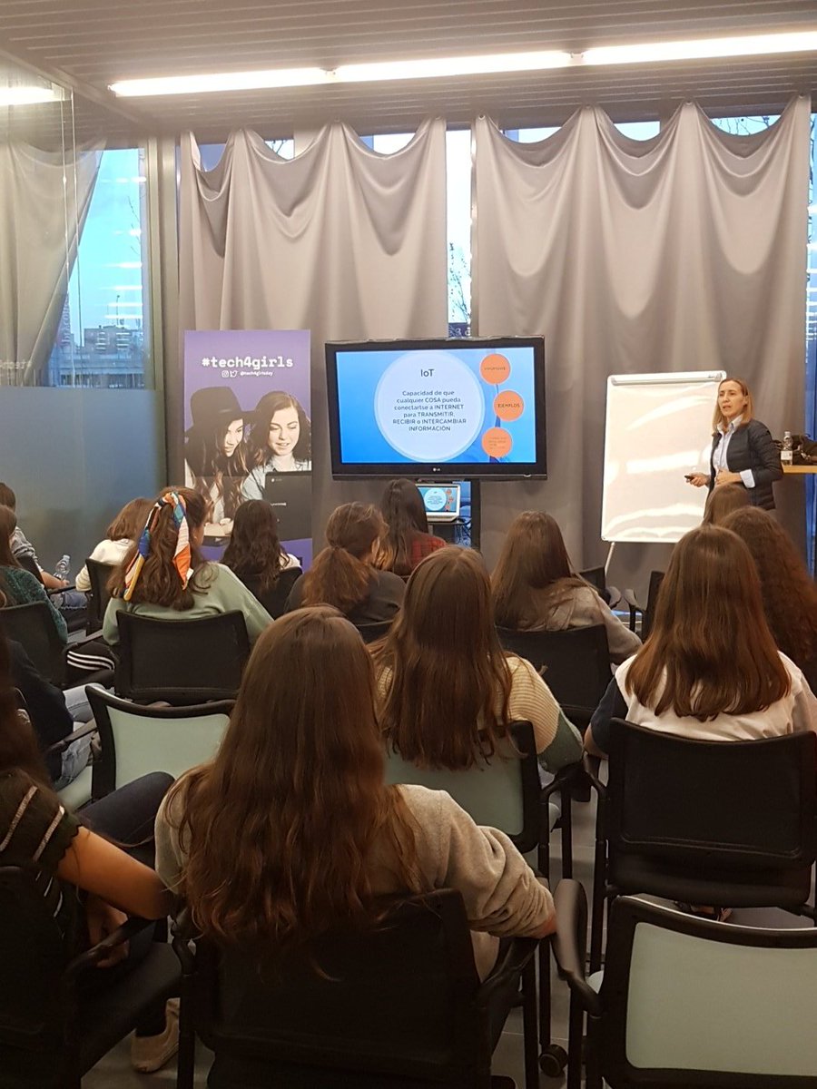 Tech4girlsDay's tweet photo. Master class the #STEM con @raquelserradilla https://t.co/hY7NaA5pRb