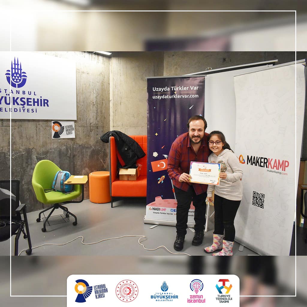 ibbtechistanbul's tweet photo. Bugün, Maker Günleri kapsamında "Uzayda Türkler Var Tasarım Odaklı Düşünme Atölyesi'ni Zemin İstanbul'da @makerkamp yürütücülüğünde gerçekleştirdik.🇹🇷☑️
Birbirinden keyifli, kreatif ve öğretici atölyelerimiz için bizi takip etmeye devam edin😉

@isbakas @T3Vakfi https://t.co/ksSj5PbcK4