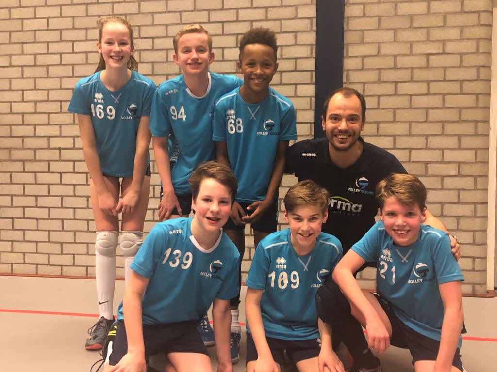 Heel erg trots op deze kleine rotzakken. Het was heel spannend, maar dankzij 2-0 winst in de kruisfinale met jongens CMV van <a href="/volleytilburg/">Volley Tilburg</a> door naar de finale van het NOJK. #volleybal