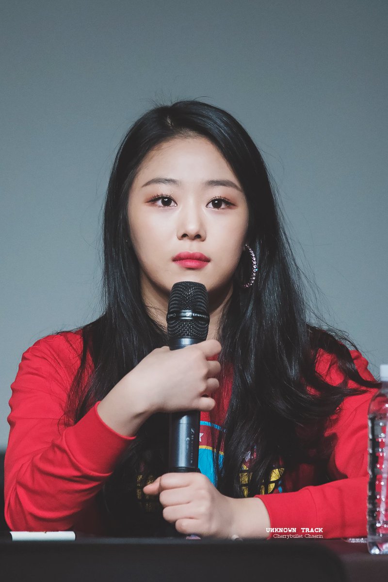 UnknownTrack313's tweet photo. 190223 팬사인회
#체리블렛 #CherryBullet #채린 https://t.co/vxkIpybct9