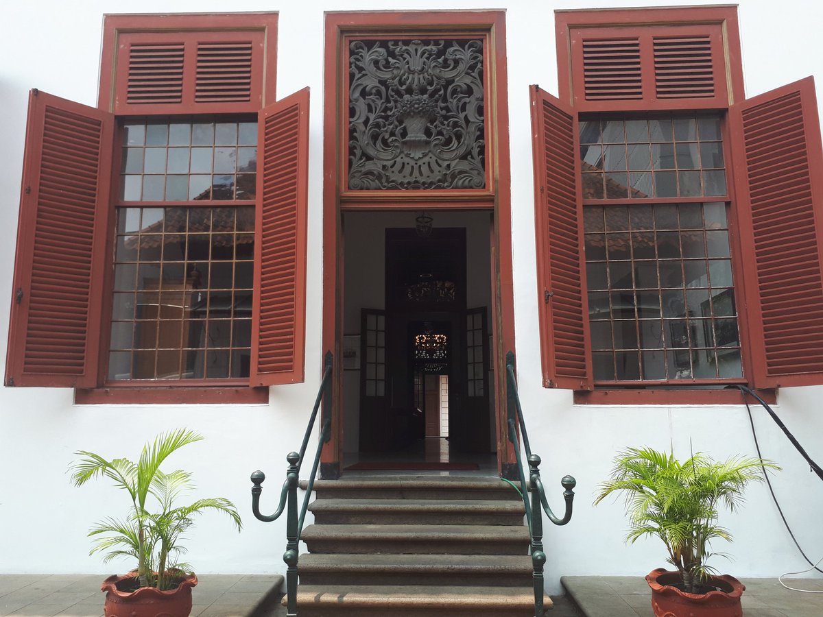 AbbyFebry's tweet photo. 20. Gedung Arsip Nasional

Gedung arsip nasional yg ada di Jl. Gajah Mada ini menyimpan berbagai dokumen dan arsip penting yg bersejarah. Bukanya cuma weekdays aja dan skrg lagi tutup krn sedang direnovasi. Di halaman belakang ada meriam peninggalan Belanda dari taun 1800-an https://t.co/z63vVXbNGa