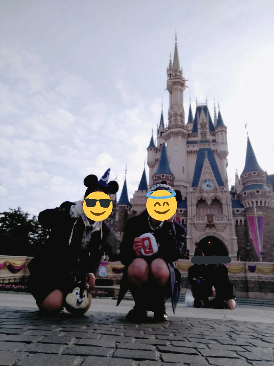 تويتر かほ على تويتر 19 2 22 Friday 昨日は友達と制服ディズニー行ってきた 朝から晩まで行ってほんとに楽しかった ビックサンダーマウンテンは2回も乗れてスペースも乗れたのが嬉しかった もう制服がコスプレになるのは嫌だな W 次は夏に行くのが