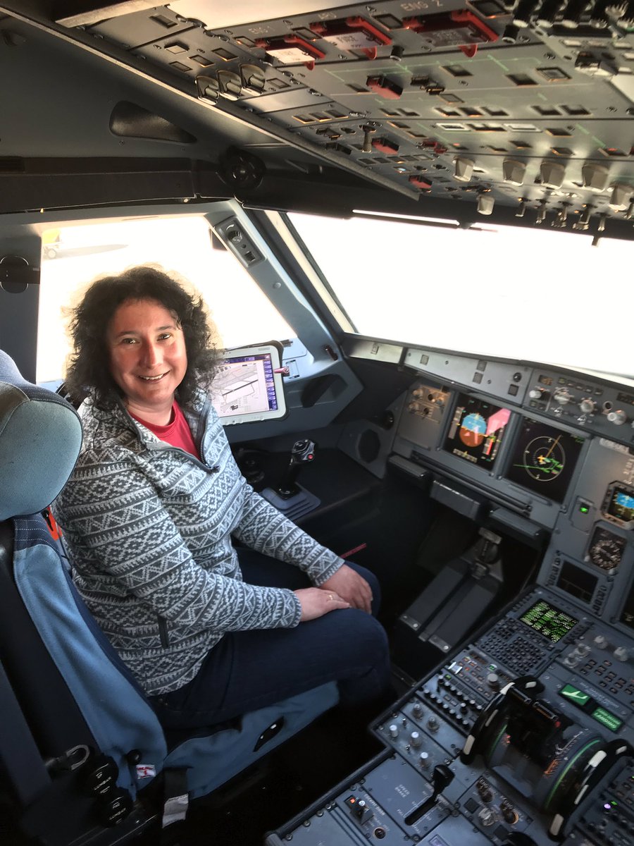 What do Air Cadet Instructors do when stuck on the apron at Stuttgart airport? Go talk to the easyJet pilots of course!