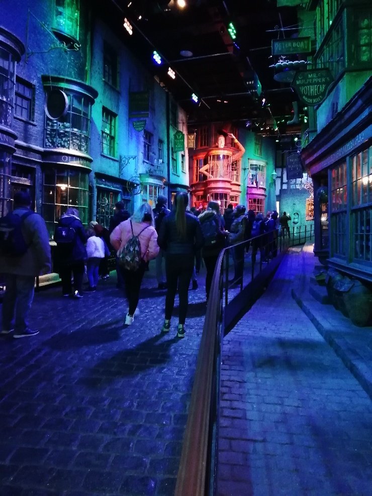 laura__audrey25's tweet photo. C'était une journée inoubliable les journées passent le souvenir reste j'ai réalisé un de mes rêves ❤️ #HarryPotter #StudioHarryPotter #photography https://t.co/3yOVxqBYzY