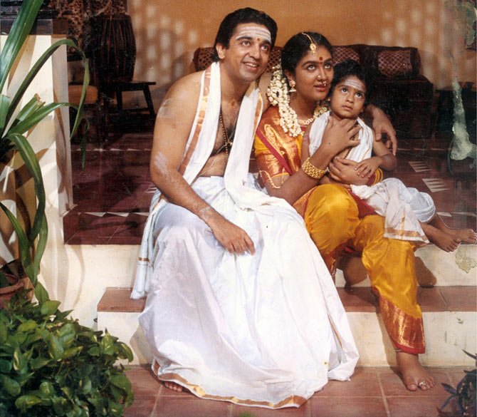 Ragunanthen1992's tweet photo. சுந்தரி நீயும் சுந்தரன் ஞானும்
சேர்ந்திருந்தால் திரு ஓணம் 💖
#MMKR #KamalHaasan #Urvashi #ilaiyaraaja
#MichaelMadanaKamaRajan @ikamalhaasan 😍 https://t.co/tPKu7GwGh6