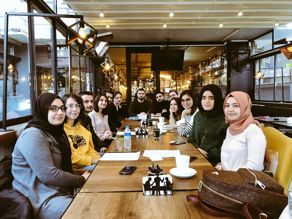 Çevre Hukuku ve Araştırmaları Topluluğu olarak dönemin ilk toplantısında bir araya geldik. Bu dönemki en önemli amacımız çevreye ilişkin bilgi ve farkındalıklarımızı arttırmak olacak. Bu doğrultuda haftaya "100 Soruda Çevre" kitabının ilk 50 sayfasını okuyarak tartışacağız.