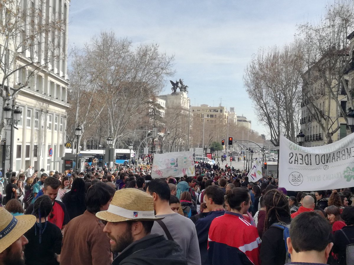 rormadrid's tweet photo. Gracias a las compas de @shambalaia @sambadarua y la batucada de la @La_Enre_tetuan por ayudarnos a hacer mucho ruido. Todo nuestro apoyo @FraguasRevive #FraguasLibertad #RepoblarNoEsDelito https://t.co/YlL6PoZsUo