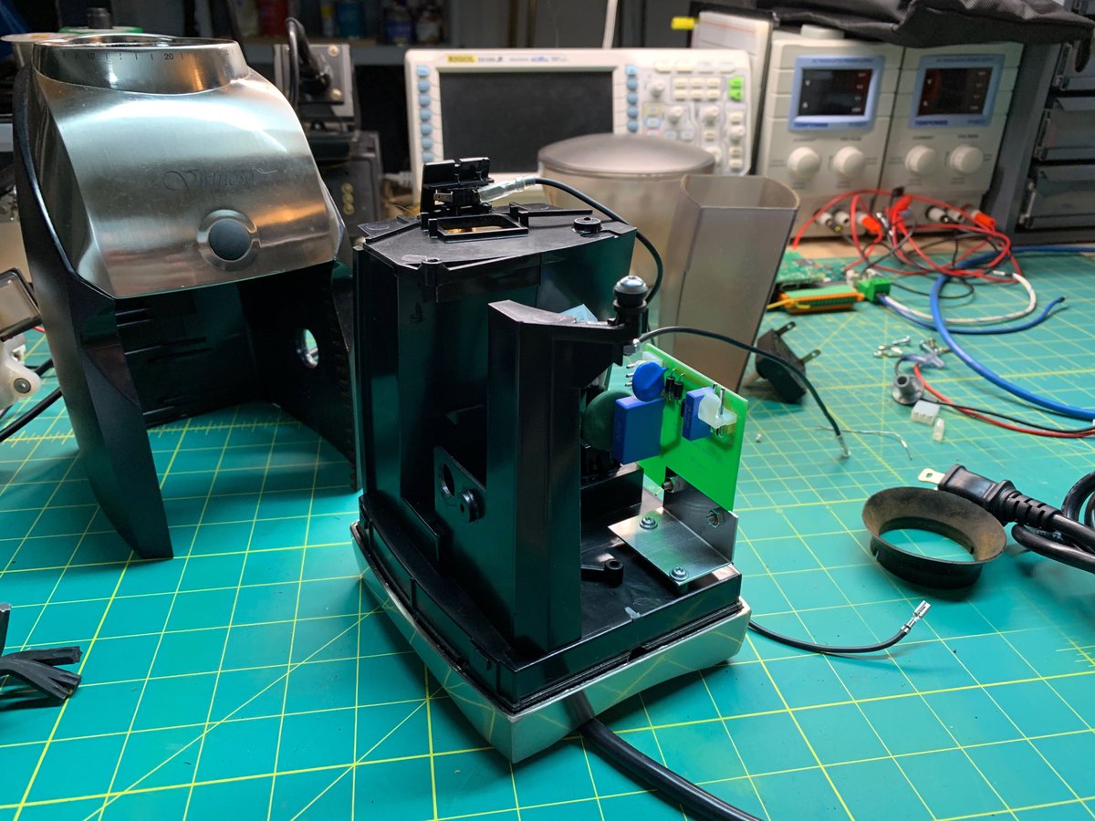 JohnPRDavis's tweet photo. A huge shout out to ⁦@Baratza⁩ for making their products for the long haul. They embrace repair, and make schematics and spare parts available on their website. Awesome. https://t.co/KT7lp29Wto