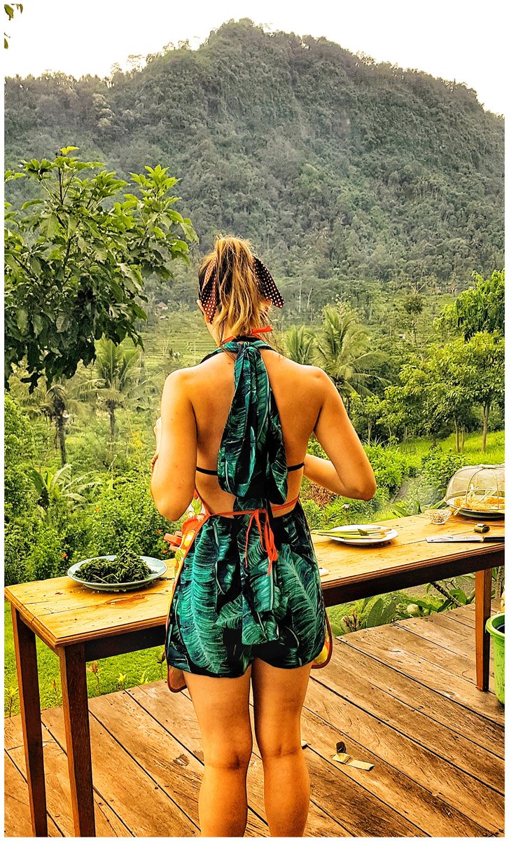 HatFrench's tweet photo. Throwback to that time when I prepared a meal right in front if the rice fields in Bali... 🌴 https://t.co/rwMfZSzMnH