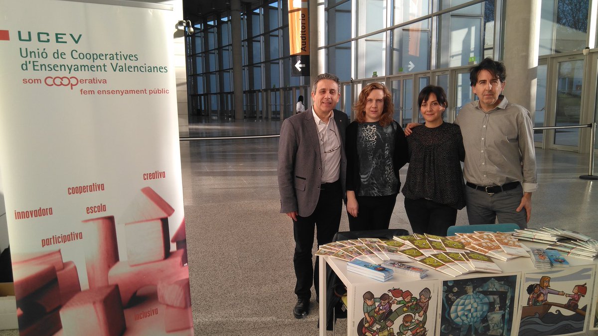 Miquel_R_C's tweet photo. Hui (especialment) tocava Edusionar-se! Intercanviar experiències, conèixer bones pràctiques: construir educació de forma col·laborativa. I, sobretot, donar visibilitat i valor a la innovació educativa #edusionat @LA_UCEV @somcooperativa https://t.co/FB65gy2vlA