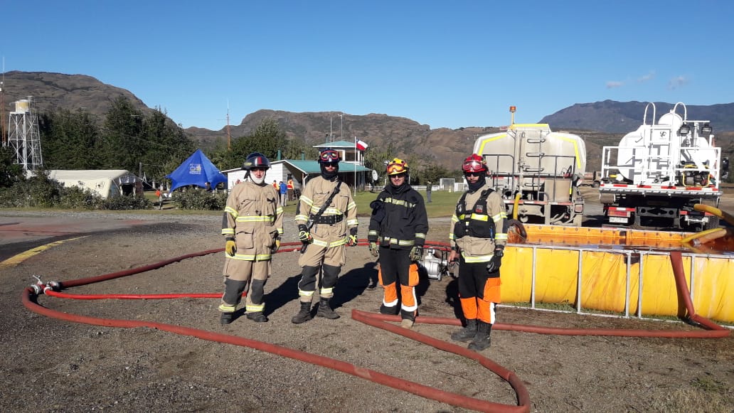 BomberosdeChile's tweet photo. Sistema Nacional de Operaciones moviliza bomberos para apoyar labores de extinción de incendios en Aysén

https://t.co/bpk41rnELe https://t.co/s4sVeZelKk