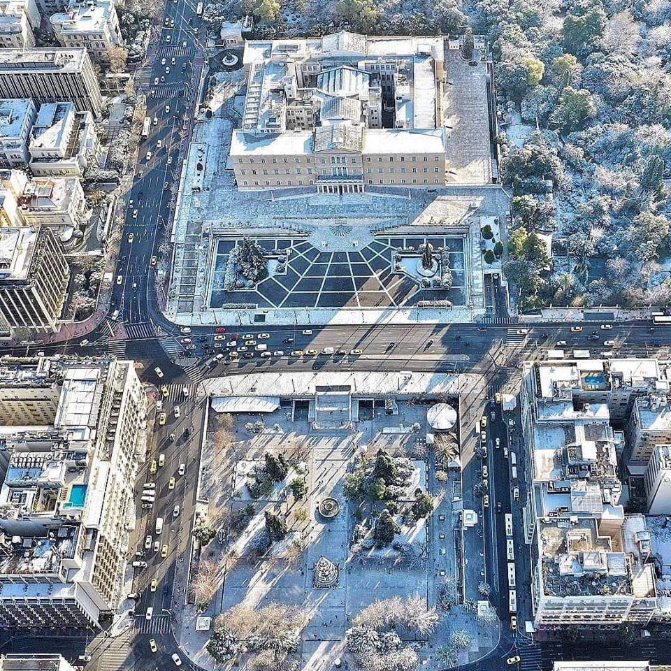 grekaddict's tweet photo. Have you ever seen #Athens from above? Syntagma square and Greek Parliament covered with #snow. 

#Grekaddict #Greece #SaturdayMorning #SaturdayMotivation https://t.co/j0zyD3FXW8
