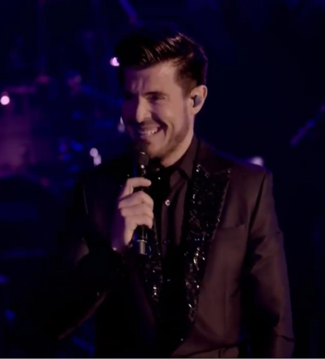 biles_nicole's tweet photo. @vincentniclo
Que j'aime,#Vincent,ce SOURIRE de joie et de fierté lorsque @SarahBrightman,alors que vs venez de terminer #SOGNI sous les ovations du public,vous complimente Vous êtes notre #beautifulAmazing #VincentNICLO
Merci à #AndroVid(et Catherine D)
#Hymnworldtour https://t.co/kfCN1kn1rb