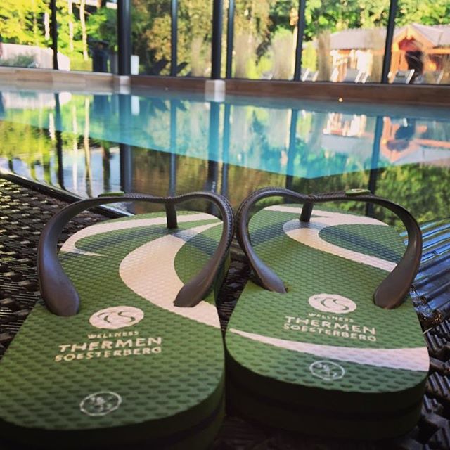 Zou jij ook je slippers hier willen 'parkeren'? Kom dan fijn genieten van een heerlijk ontspannen dag! Het weer werkt alvast mee dit weekend ☀️

#voorjaar #ontspannen
