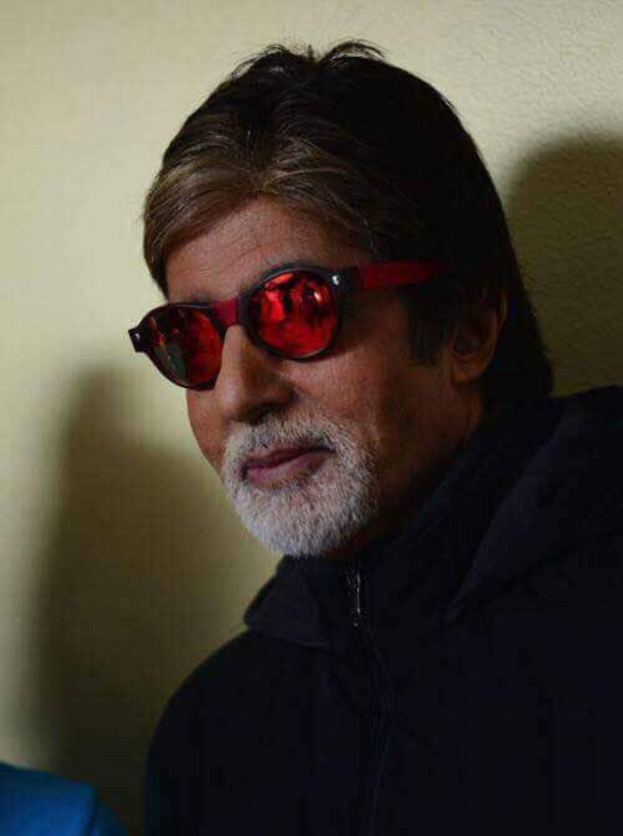 EF_MahekShukla's tweet photo. @Anuj_Pathak_ @GangulySunetra @EfvijayKumar @SrBachchan @juniorbachchan @earth2angel @rahul1021986 @sanjay_patodiya @prashantkawadia @ashokmistry4545 @janakraj13 @aspalod @AmitAgrawl @iam_Jitu @Rekha872838 @JaniJasmine @ABFAIndia @BhagyashreeKol4 @yadavsunanda08 @ReetJain15 @angelkkar @nileshbodawala @TeamSrbachchan @iamsrk Ysss Because A person is Handsome #50YearsOfAnIcon #50YearsOfAmitabhBachchan https://t.co/xXIXDcQldU
