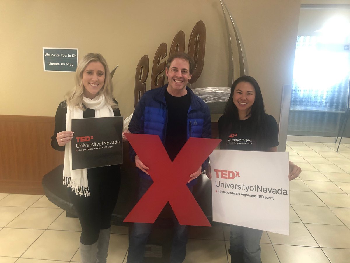 mitchprinstein's tweet photo. The fun started as soon as I got off the plane!
Thanks @TEDxUofNevada !

Let's talk about psychological science!  #PsySci #PsychAlert #PsychEdu https://t.co/db572yZfIr