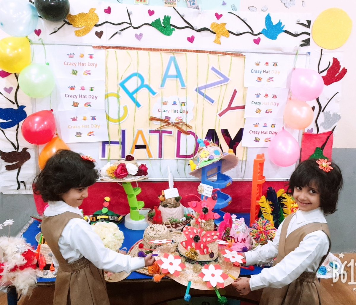 Contest for a Crazy hat #Crazy_hat
#قبعات_اجيال_عسير
القبعات المجنونة شاركونا بالتصويت على اجمل قبعة مجنونة من خلال الهاشتاج بالاعجاب وإعادة المشاركة  

Voting for the best beautiful hat crazy Through the Hashtaj by retweet  and like