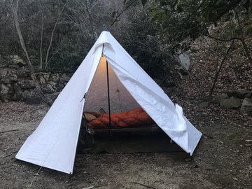 アポロ タイベック はソロキャンプにおすすめ 人気のワンポールテント キャンパーズ