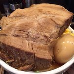 暴力的なチャーシュー味噌ラーメンｗもうラーメンではない!