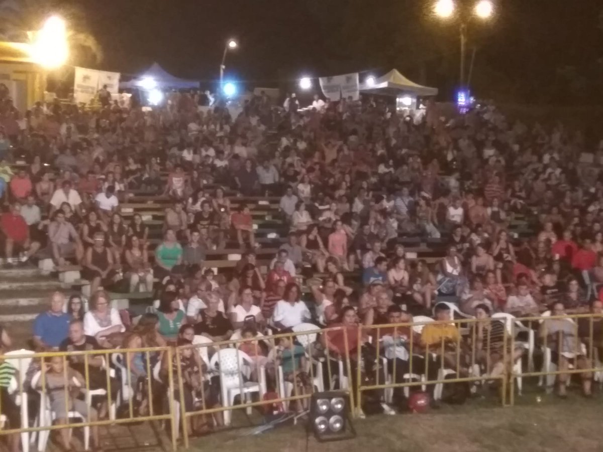 cesarvespe's tweet photo. La noche de ayer fue de reconocimientos y + q merecidos a dos grandes figuras del carnaval Olimareño. Se denominaron con los nombres de Ramón Curbelo "Lala" al Teatro de Verano y al escenario Ariel Rodríguez Trabuco. Muy buen lo realizado x @comuna33 @dardointendente @rdasilva33 https://t.co/4h73PqIXtf