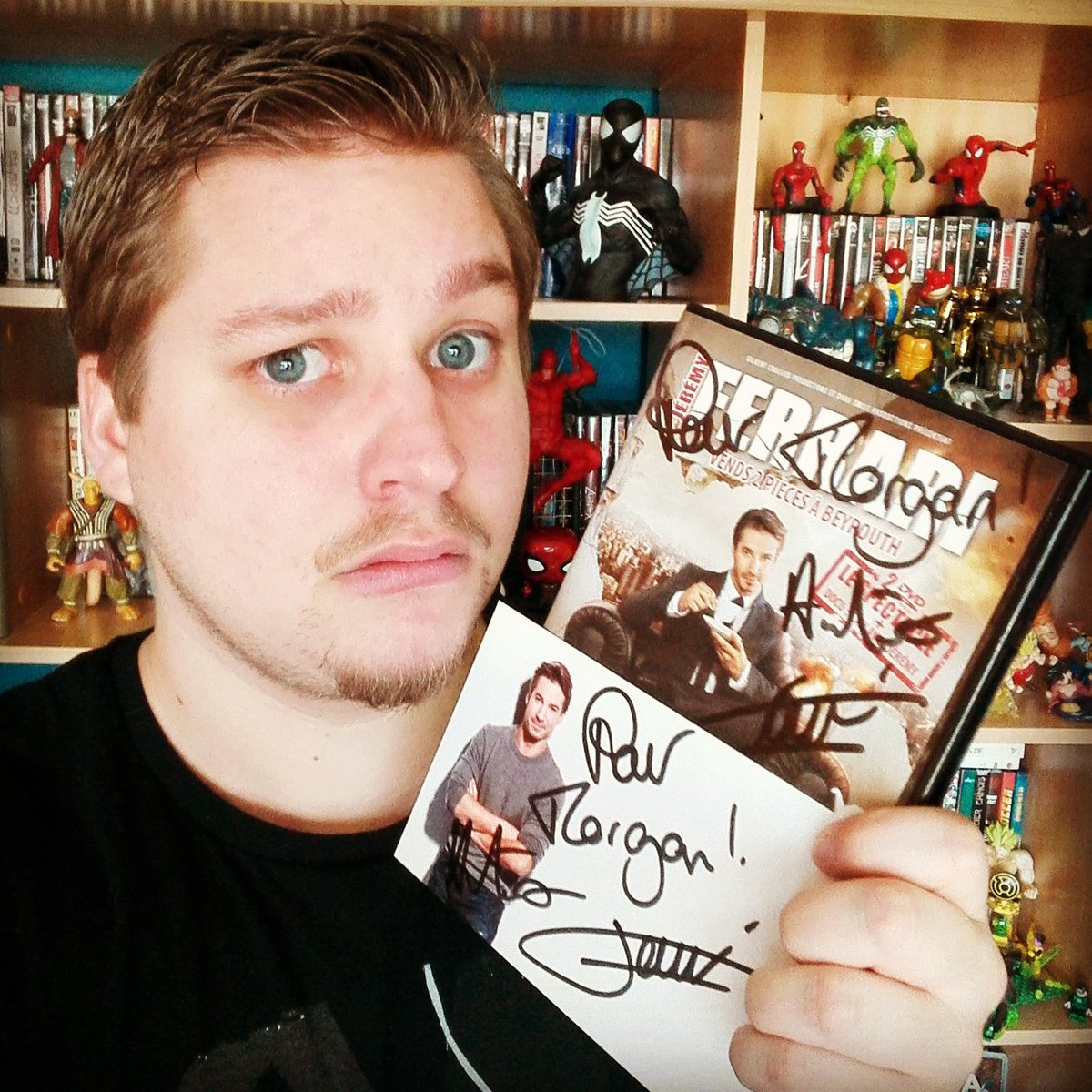 MorganCinema's tweet photo. Y'a un mec qui se prend pour @JeremyFerrari et qui signe des trucs à la @Fnac 
.
#JeremyFerrari #HumourNoir #Humour #DVD #Dedicace #Fnac #Autographe #SpectacleHumour #Spectable #Boulogne #BoulogneSurMer https://t.co/m7f0xyaqow