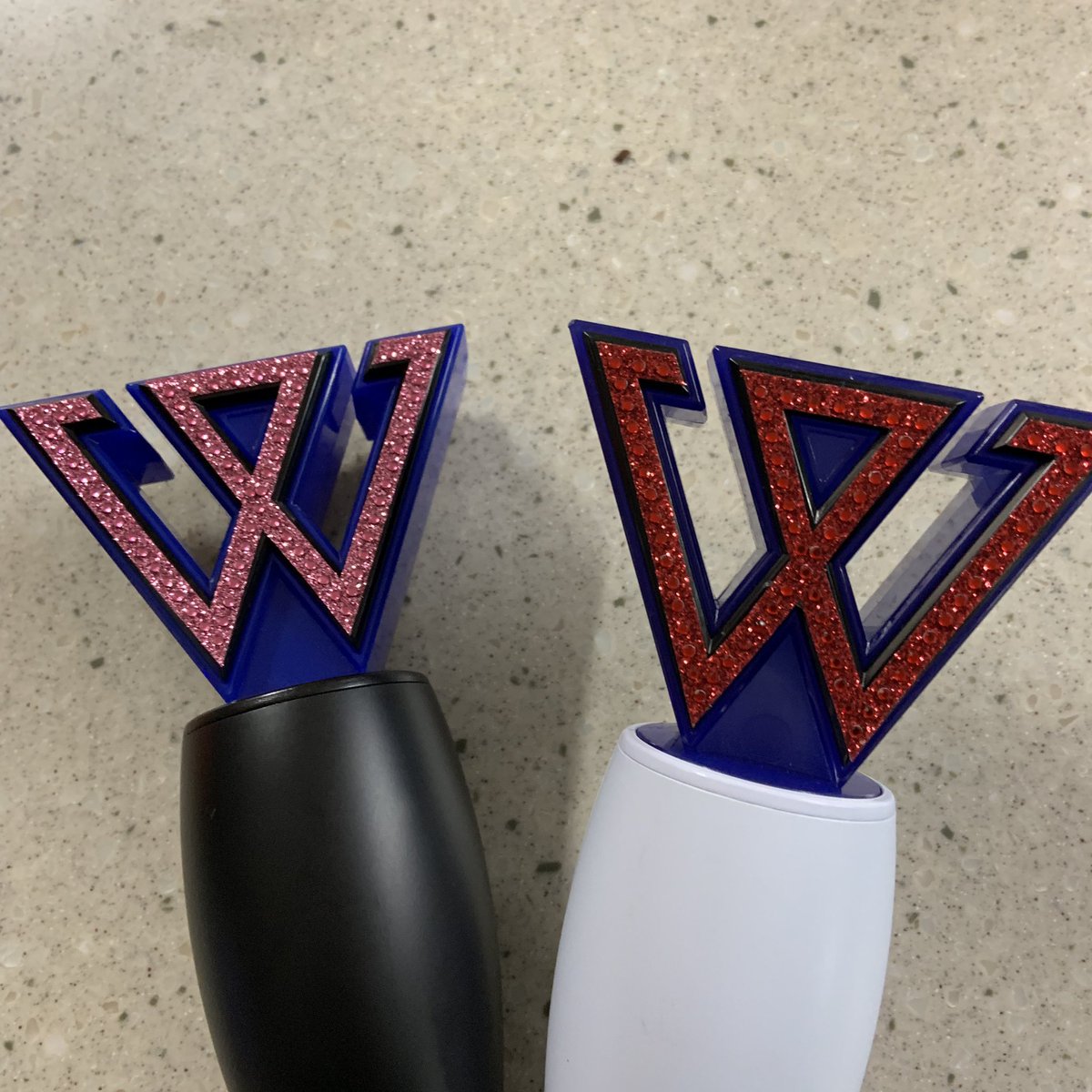 Winner4_ner's tweet photo. 봉스티커 너무너무 이쁘다 ㅠㅠㅠ 💙💙

#봉스티커 #위너봉 #위너 https://t.co/of0QDX5H28