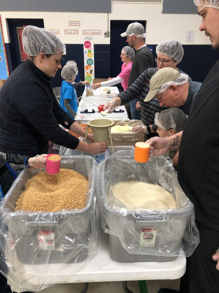 FMTFalcons's tweet photo. So excited about making our meals for kids against hunger today!! Students and families already have meals made in minutes!! #fhsdcommunity #FMTCommunity #fmtinspire #fhsdlearns @FMTPrincipals @KAH_HQ https://t.co/O0SrptBMdJ
