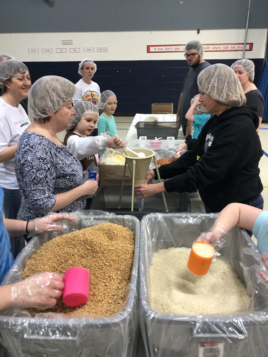 FMTFalcons's tweet photo. So excited about making our meals for kids against hunger today!! Students and families already have meals made in minutes!! #fhsdcommunity #FMTCommunity #fmtinspire #fhsdlearns @FMTPrincipals @KAH_HQ https://t.co/O0SrptBMdJ