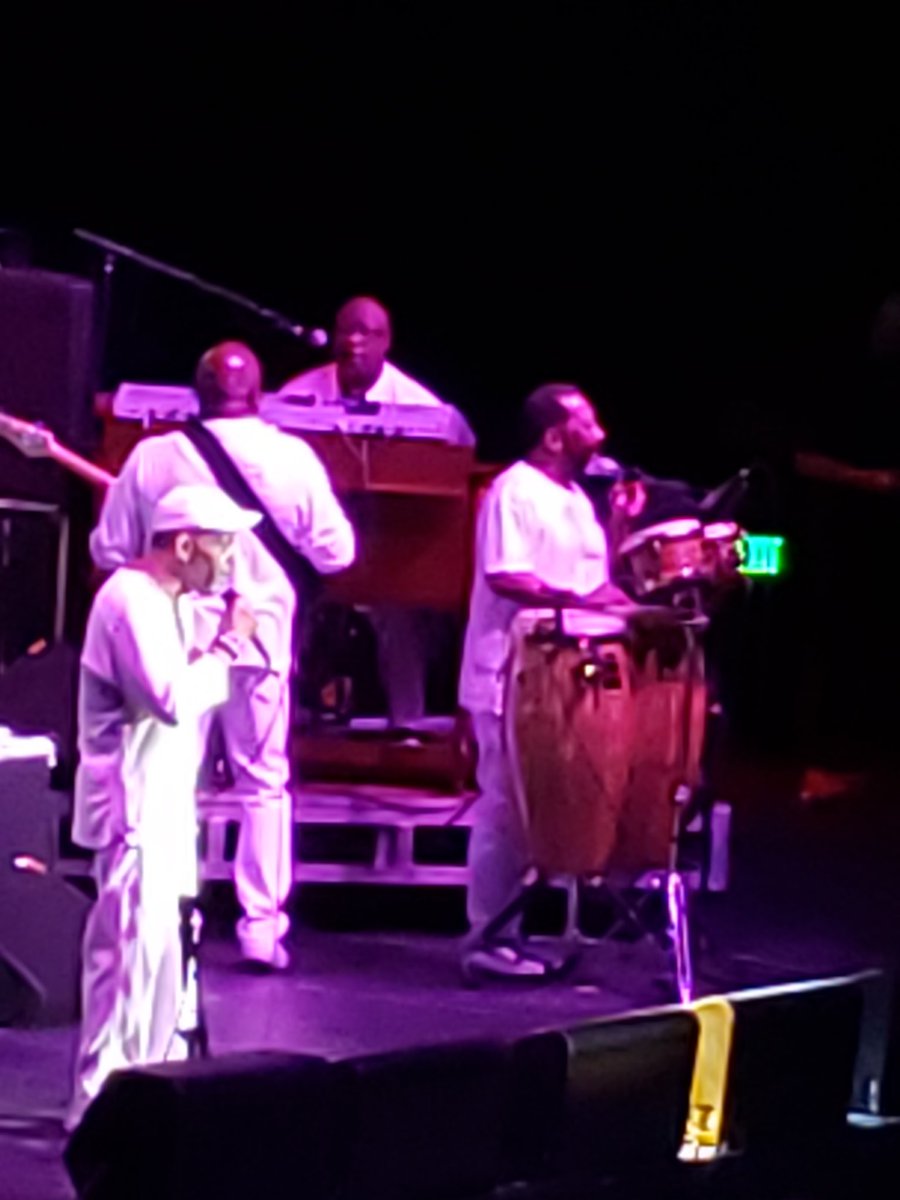 Had an awesome time last night with my honey bear at @yuenglingcenter to see #FrankieBeverlyAndMaze and #TheManhattans...it was an awesome show! Gotta love that old school FUNK! Thank you Kelli!