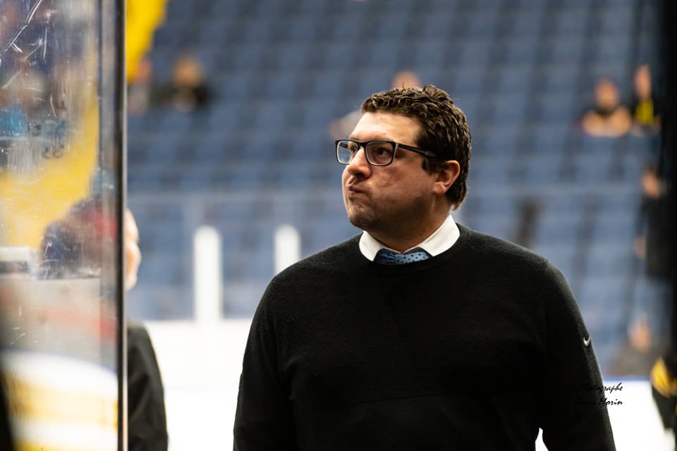 Parlons Junior (@parlonsjunior) on Twitter photo «Quand les grands frères arrivent, tu en fais un peu moins dans la maison » -Robitaille. | Les <a href="/TigresVicto/">Tigres de Victoriaville</a> doivent retrouver leurs bottines de travail | parlonsjunior.com/index.php/35-a… | #LHJMQ «Quand les grands frères arrivent, tu en fais un peu moins dans la maison » -Robitaille. | Les <a href="/TigresVicto/">Tigres de Victoriaville</a> doivent retrouver leurs bottines de travail | parlonsjunior.com/index.php/35-a… | #LHJMQ