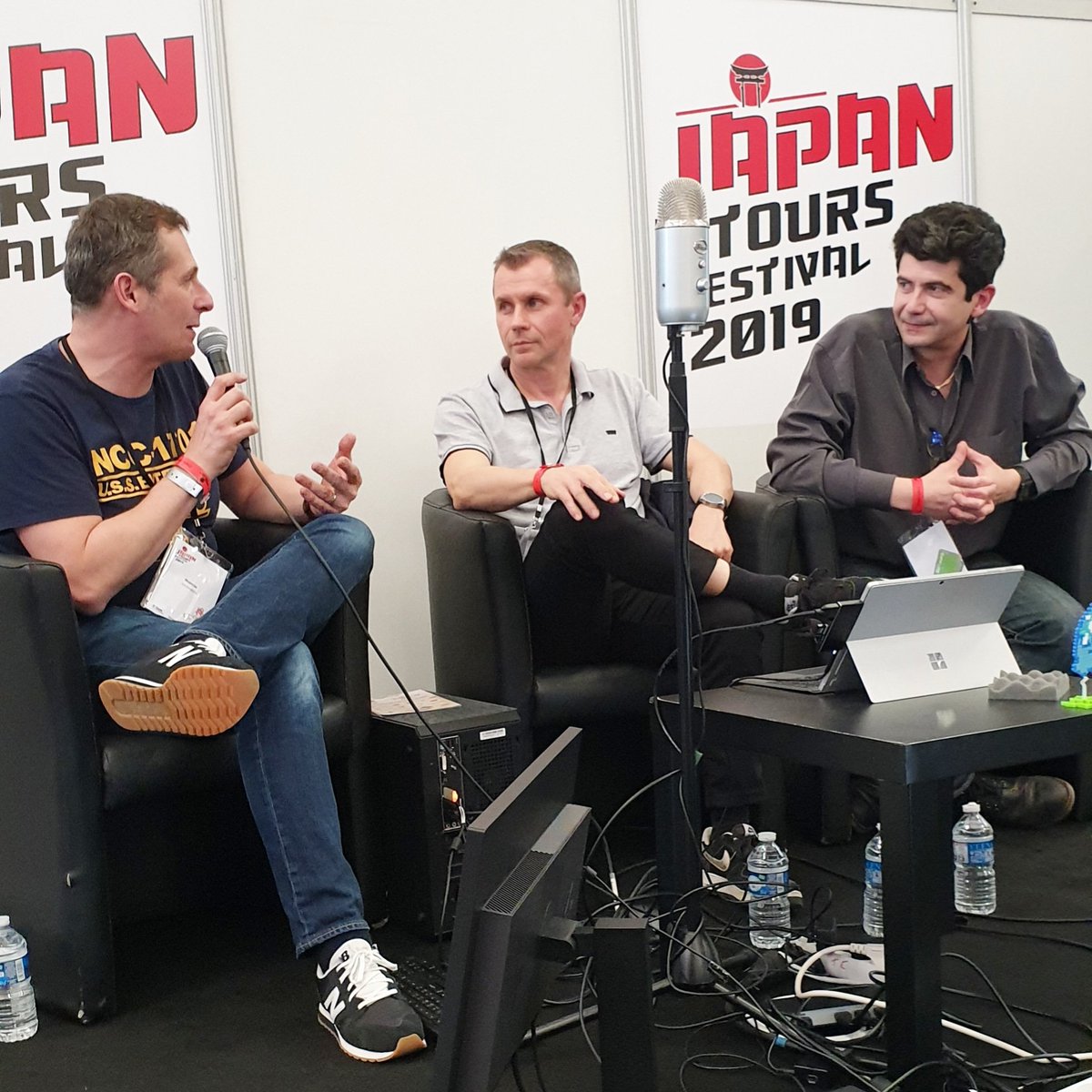 Que c'est beau d'être avec mes amis dinosaures du jeu vidéo, Frédéric Raynal et Emmanuel Forsans, pour une conférence sur l'âge d'or du jeu vidéo Made in France à <a href="/JapanTours37/">Japan Tours Festival</a> 🦕🦖🎮🇫🇷
#JapanTours #jeuxvideo