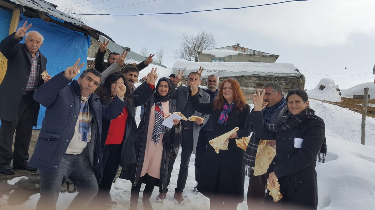 HdpVarto's tweet photo. @HdpVarto olarak İnak mahallesinde ev ziyaretlerimizi sürdürüyoruz. #YaMeYe https://t.co/42P3qMcFBK
