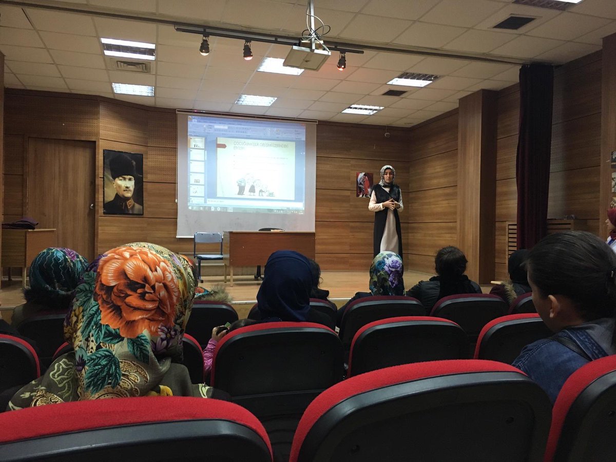 Veli Akademisi projesi kapsamında İsmetpaşa İlkokulu Okul öncesi Öğretmeni Zeynep ÇELİK anasınıfı öğrencilerimizin velilerine anne baba tutumları hakkında bir seminer gerçekleştirdi. Zeynep ÇELİK hocamıza teşekkür ederiz. @Istanbul_ILMEM <a href="/sultangazimem1/">Sultangazi İlçe Millî Eğitim Müdürlüğü</a>  <a href="/2525Ibrahim/">İbrahim Çulfaoğlu</a>