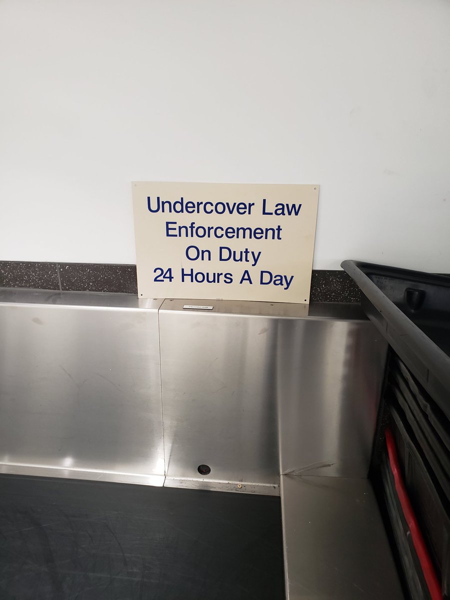 mr_schang's tweet image. Not very sneaky now are we Missouri? #police #NotSneaky