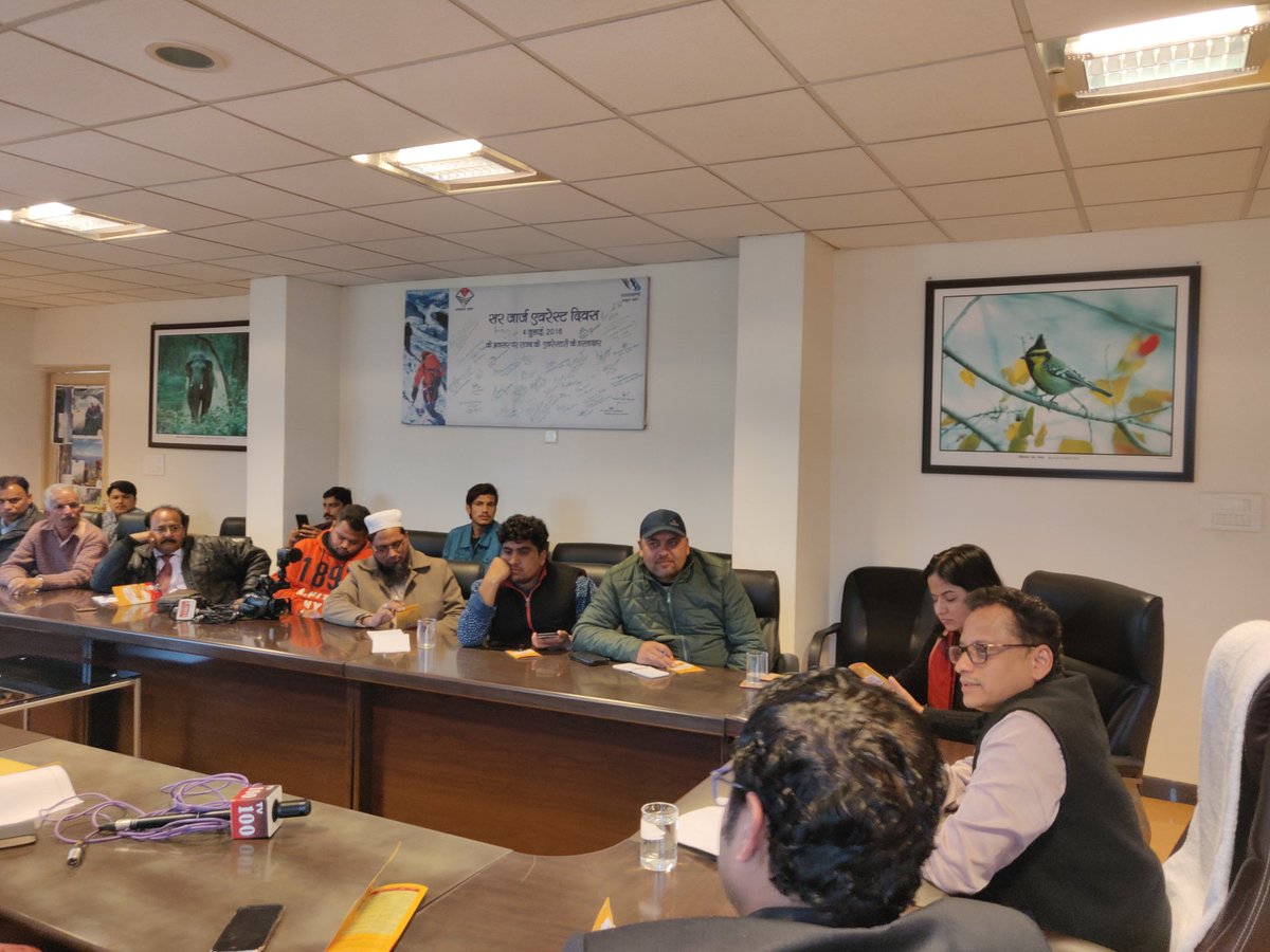 UTDBofficial's tweet image. सचिव पर्यटन श्री दिलीप जावलकर, तथा प्रबंध निदेशक  गढ़वाल मंडल विकास निगम श्रीमती ज्योति यादव द्वारा आगामी दिनों में आयोजित होने वाले विभिन्न उत्सवों की जानकारी के आयोजन के सम्बन्ध में जानकारी दिये जाने के उद्देश्य से प्रेस कान्फ्रेंस की गयी।
#MTBChallenge  #TLF2019 #IYF2019