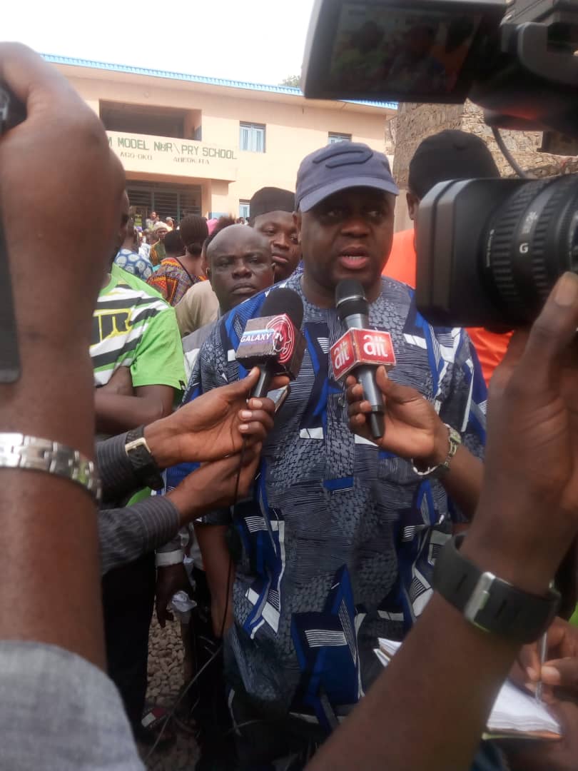 lanretejuoso's tweet image. At 8am today, I arrived my polling unit at Ago Oko, Ward 3, Abeokuta North to cast my vote. Voting commenced at 9.30am. The exercise has been peaceful although some voters couldn't find their names on the list. #NigeriaDecides2019 #TheVerdict #PollStream #ElectionDay