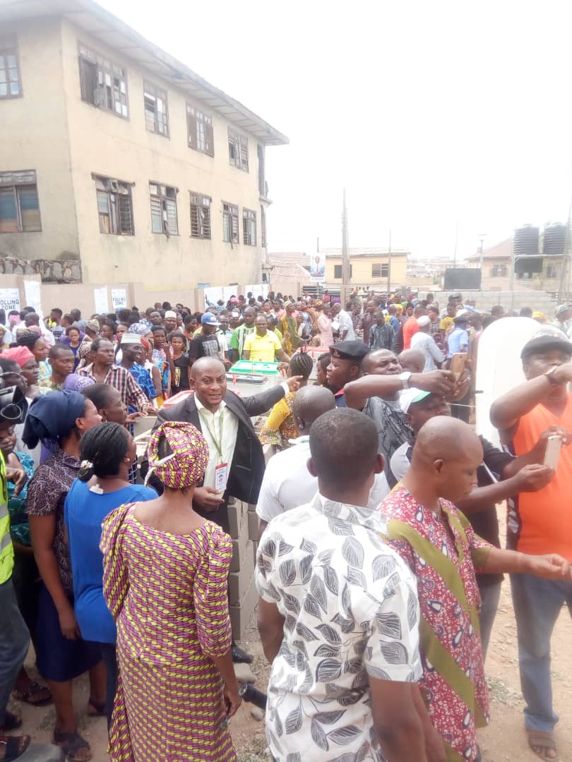 lanretejuoso's tweet image. At 8am today, I arrived my polling unit at Ago Oko, Ward 3, Abeokuta North to cast my vote. Voting commenced at 9.30am. The exercise has been peaceful although some voters couldn't find their names on the list. #NigeriaDecides2019 #TheVerdict #PollStream #ElectionDay