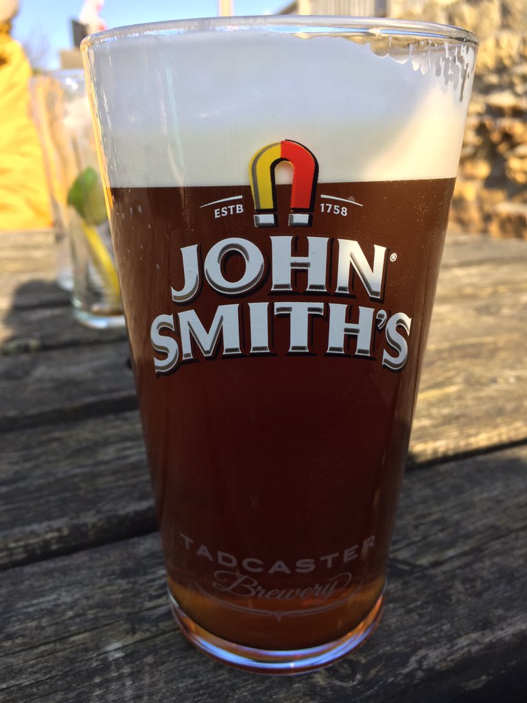 Nice walking 🚶🏽‍♀️ break with our John 😎😉😀