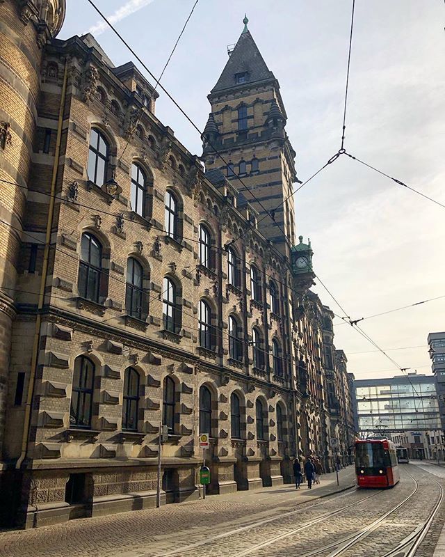 Streets of Bremen. #bremen #bremencity #bremenerleben #bremenistschön #bremenlove #streetsofbremen #bremenliebe #bremenläuft #bremengermany #visitbremen #bremenphotography #stramamax