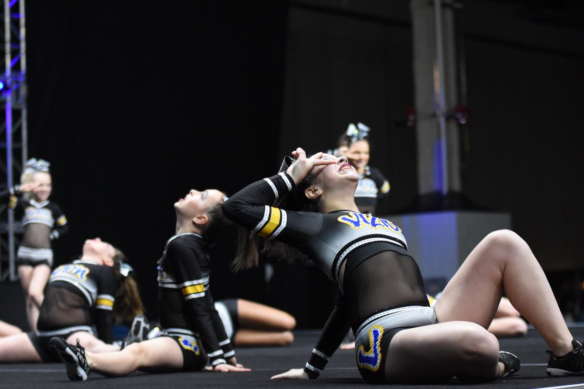 <a href="/COAtweet/">COA Cheer & Dance</a> <a href="/coacheerdance/">COA Cheer & Dance</a> #COAMidwest19 <a href="/vizioncheer/">Vizion All Stars</a> BRIGHT EYEZ 👀 starting the day off with some great energy.
