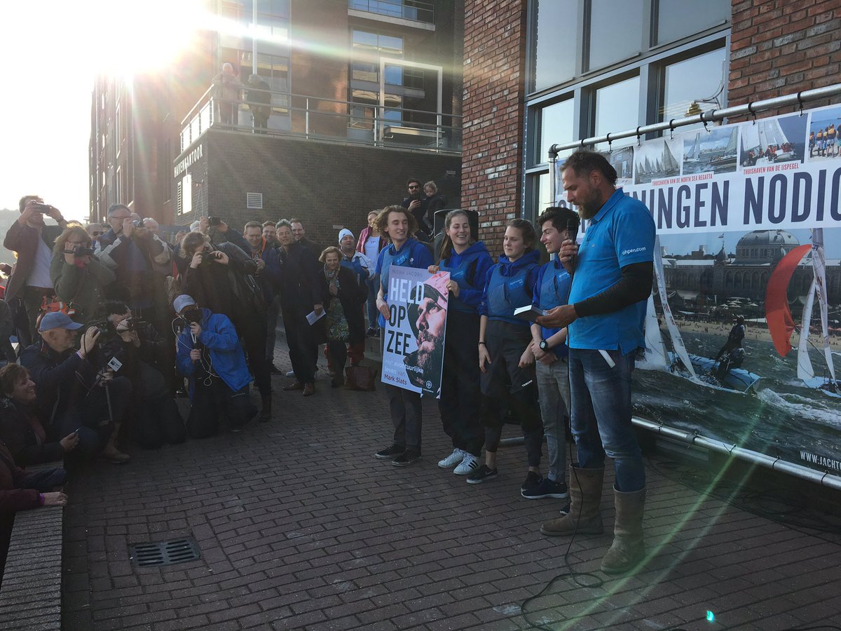 BrittaRTLNieuws's tweet photo. #MarkSlats haalde op deze trip al 35 duizend euro op voor kankeronderzoek. En de lijnen zijn nog open. Zijn zieke moeder heeft zijn thuiskomst gered, iets wat niemand van tevoren durfde te dromen. #GoldenGlobeRace https://t.co/gA6d1Y2Lfg
