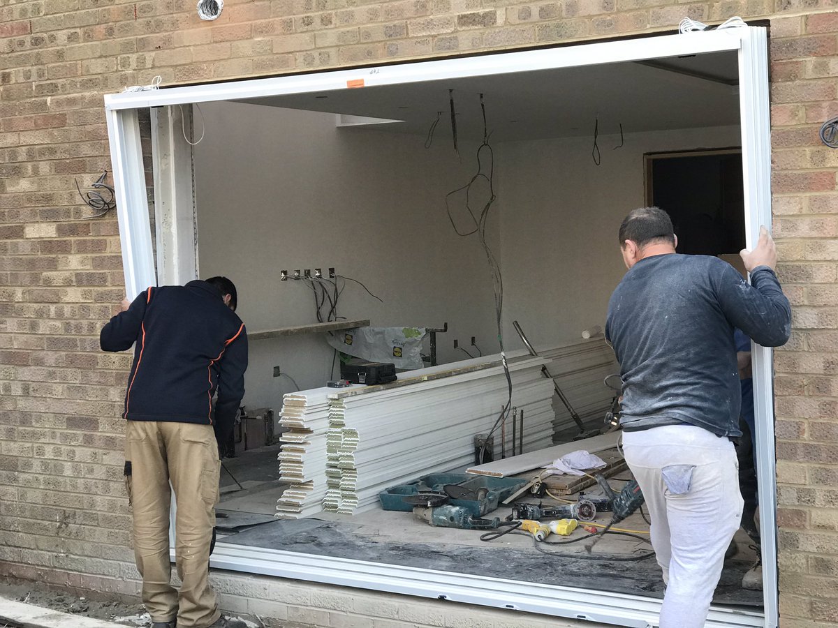 IntegralBlinds's tweet image. Our install of 24v automated &amp;amp; magnet operated Fully featured integral Blinds with Scheuco AS70 bifold doors &amp;amp; lift &amp;amp; slide door today in Welwyn Garden City. All with Fully Dressed perimeter in Metallic Graphite #SwiftGlideEveryWhere #DaylightControlwithStyle #IntegratedBlinds