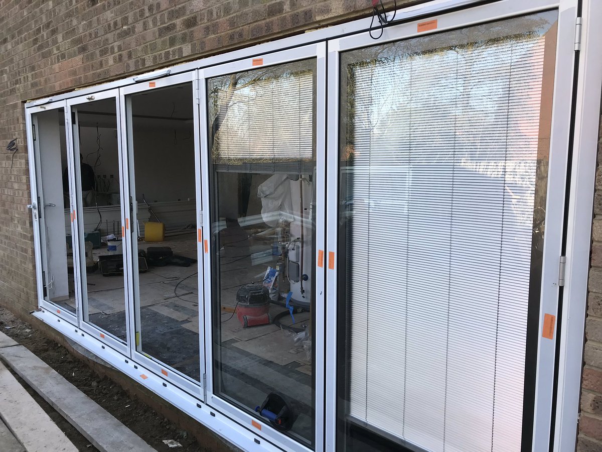 IntegralBlinds's tweet image. Our install of 24v automated &amp;amp; magnet operated Fully featured integral Blinds with Scheuco AS70 bifold doors &amp;amp; lift &amp;amp; slide door today in Welwyn Garden City. All with Fully Dressed perimeter in Metallic Graphite #SwiftGlideEveryWhere #DaylightControlwithStyle #IntegratedBlinds