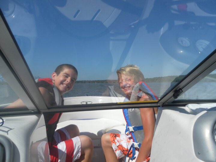 12timetatum's tweet photo. 15 years and happy to say not a think has changed. Happy birthday to my oldest friend #JesusAlegorian #BoostBros #WellTheyreNotInHere #ThrowTheGummyBearsInTheFreezer @Donosaur21 https://t.co/1z1rAYSWxD