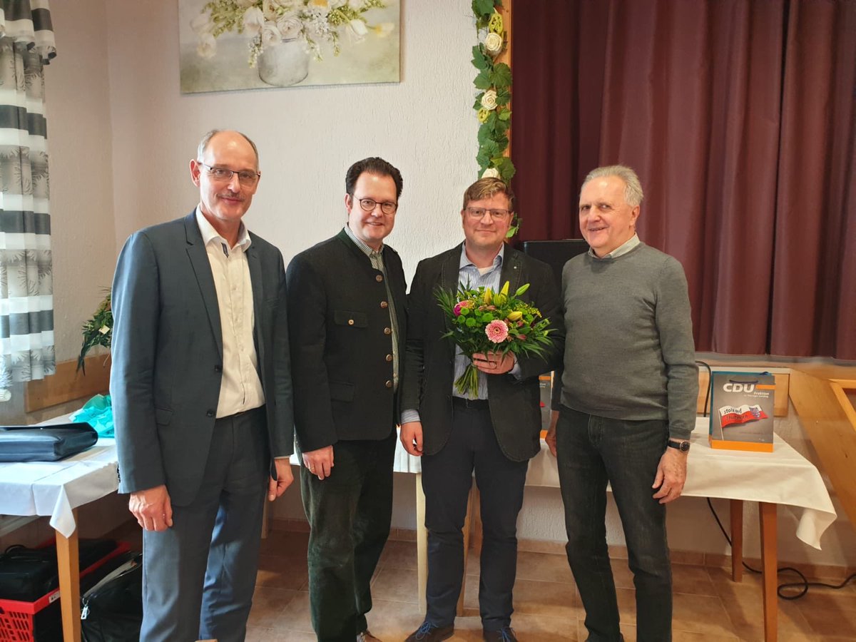 TSchipanski's tweet photo. Unser #CDU Bürgermeisterkandidat für die neue Landgemeinde #Geratal im #Ilmkreis heißt Dominik Straube! Mit 100 % Zustimmung geht er ins Rennen für #Geraberg, #Geschwenda, #Gräfenroda, #Gossel, #Liebenstein u #Frankenhain. Viel Erfolg! #Aufbruch2019 #dieVolkspartei #Thüringen https://t.co/tcQFs93VPB