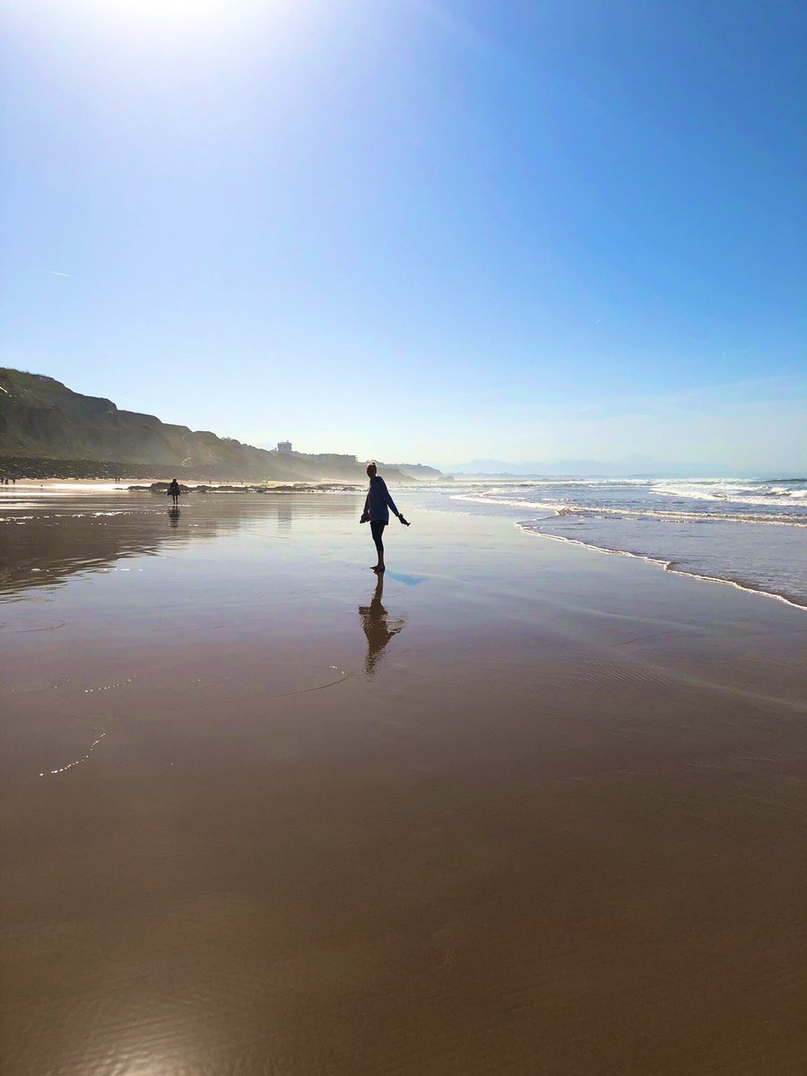 AnaisPorcheret's tweet image. Ballade ensoleillée ☀️ à marée basse entre les plages 🌊  #milady et #côtedesbasques de @Ville2Biarritz. On en profite pour ramasser au passage les déchets échoués ♻️. Cc la #waterfamily du @floconalavague #EtToiTuFaisQuoi #tri #environment #biarritz #SaturdayMotivation #oceans