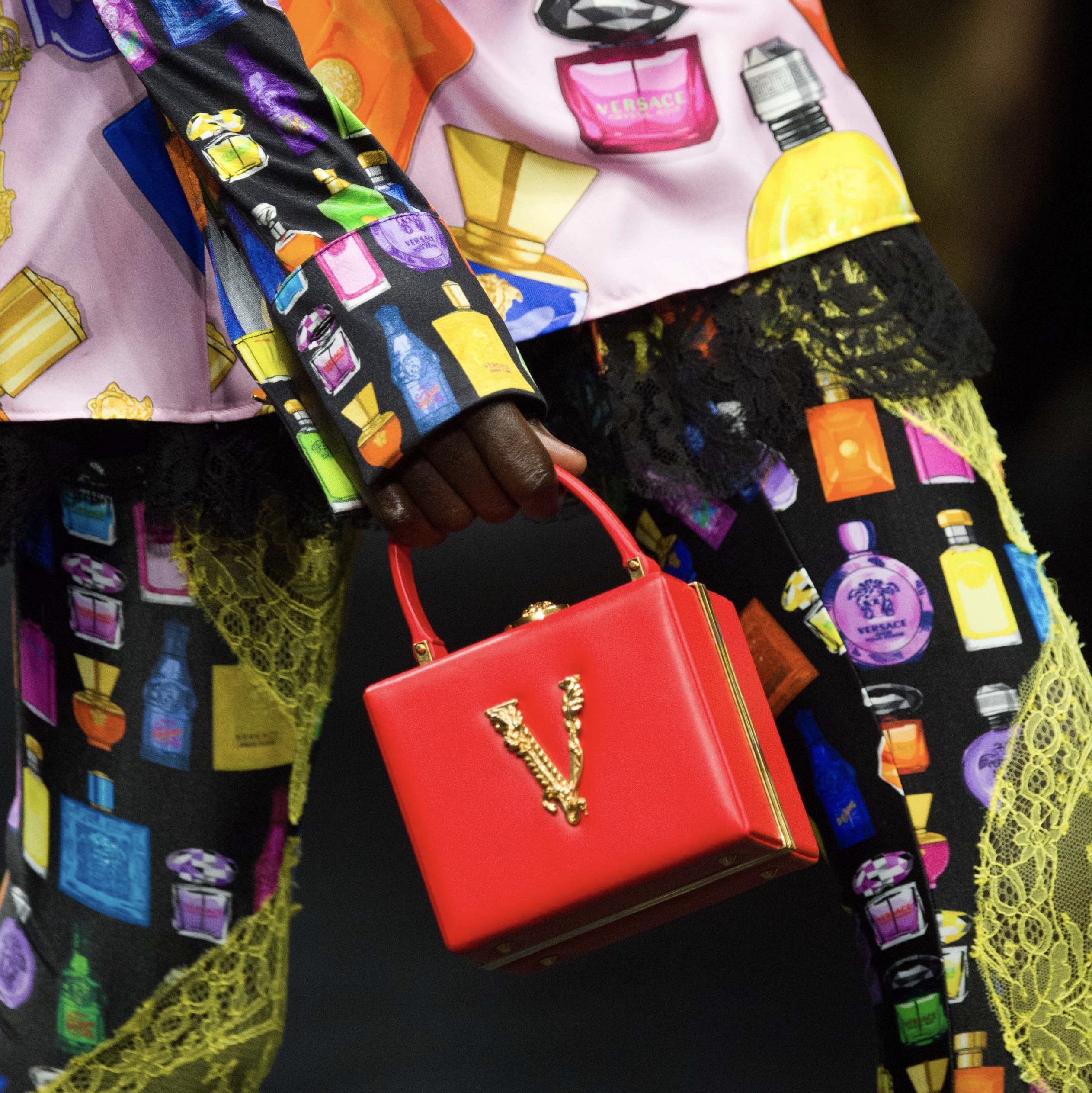VERSACE on X: The #VersaceVirtus bag is crafted from supple leather in a  variety of colors and finishes ranging from smooth to V-letter quilting.  #VersaceFW19 #MFW Watch the show:    /
